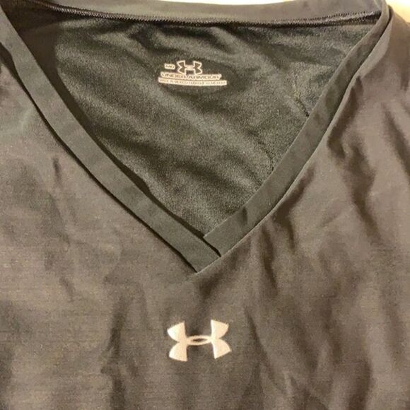 Under Armour Black V-Neck Tank Size Medium - Picture 3 of 11
